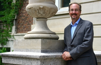 Joseph Patrouch (University of Alberta) angol nyelvű előadása.