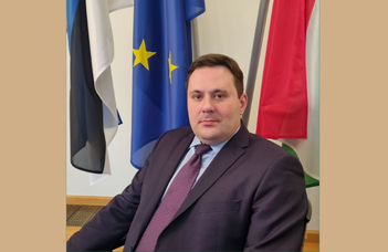 Raul Toomas észt nagykövet előadása.